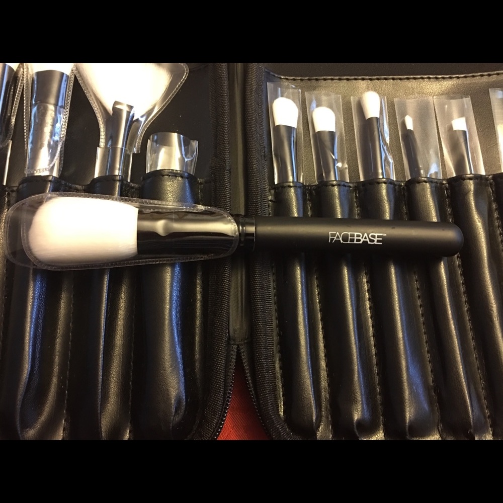 Facebase 12 Piece Brush Set with Case